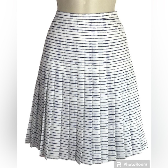 VINCE blurred lines pleated Navy on White Skirt Size 2 - Picture 2 of 15